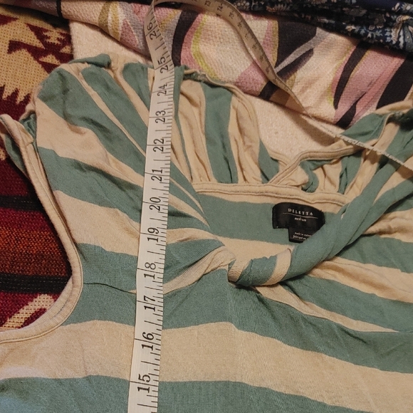 Deletta Asymmetrical Green and White Blouse - Picture 8 of 10